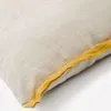 Almohadón Suerta 100% lino beige - y mostaza 45 x 45 cm en Amarillo - Textiles, Uruguay | Kavehome, vista 4 de 5