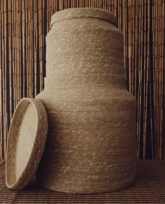 CESTA SEAGRASS TAPA en Beige - Canastos, Uruguay | Zara Home