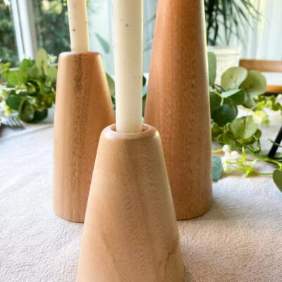 Set candelabros cono x 3 en Madera natural - Velas y Portavelas, Uruguay | Dreams On Time, vista 3