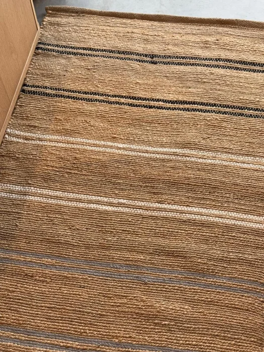 ALFOMBRA YUTE PROMO NATURAL RAYAS BLANCO &amp; GRIS &amp; NEGRO en Marrón - Alfombras, Uruguay | Masinfinito Casa