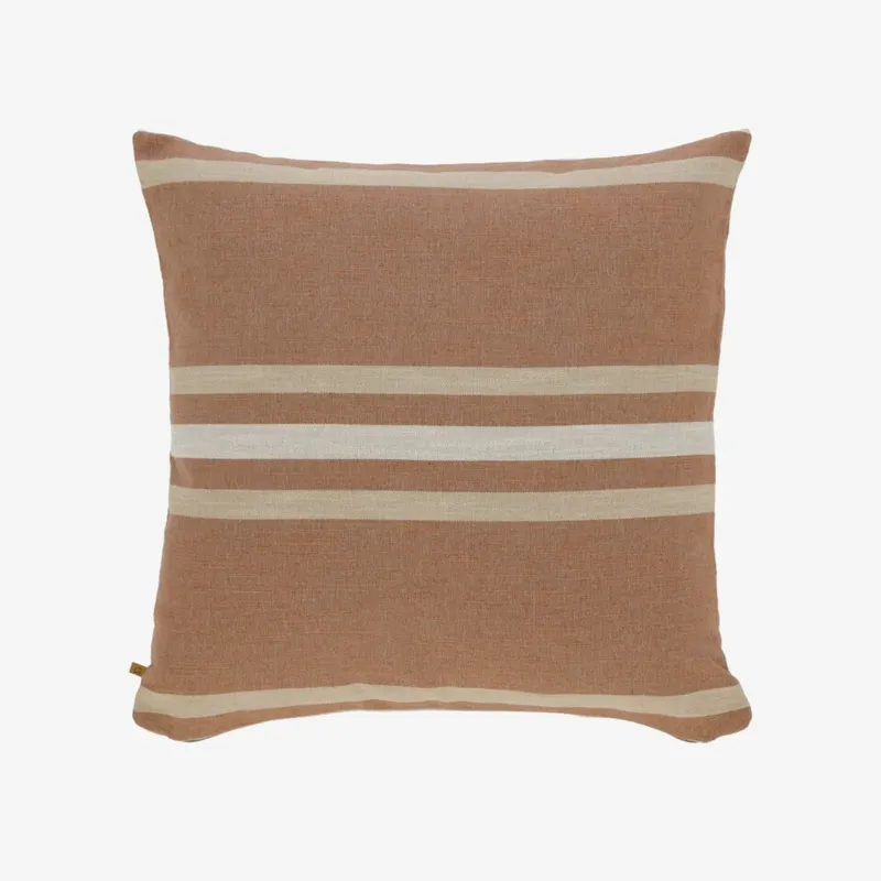 Almohadón Sydelle 60 x 60 cm de rayas - granate en Rojo - Textiles, Uruguay | Kavehome