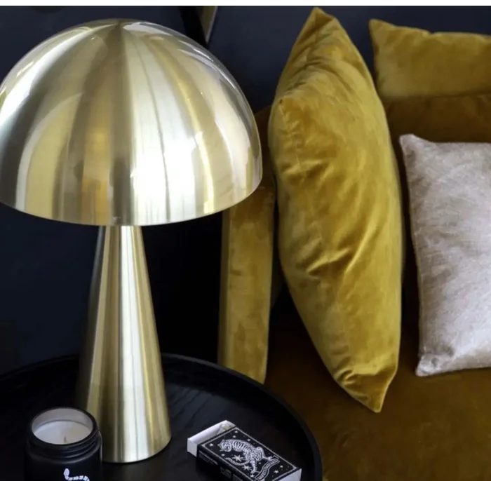 Lampara de mesa DOMO en Dorado - Lámparas de mesa, Uruguay | Simple Deco, vista 2