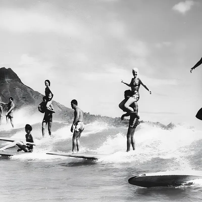 Surf Girls - Láminas, Uruguay | Mara Estudio
