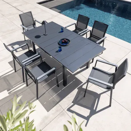 Mesa comedor Odyssea Extensible 6/10 p Gris Antracita en Gris - Muebles para el exterior, Uruguay | Naterial Uruguay
