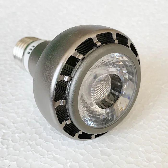 Spot para riel chico en Blanco - Lámparas colgantes, Uruguay | Alta Gracia Deco, vista 2