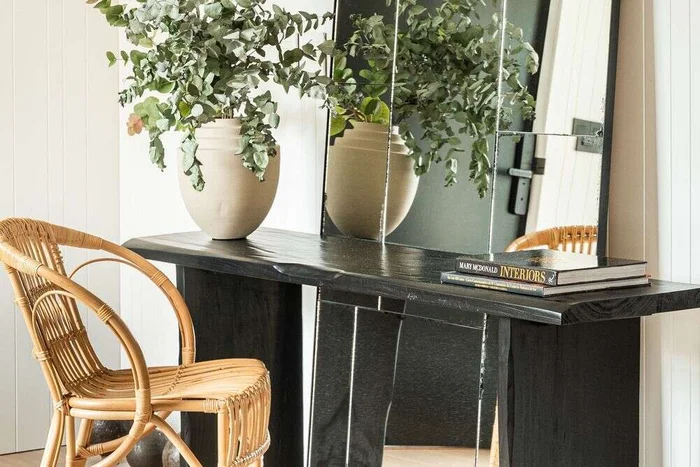 MESA DE ARRIMO IRREGULAR - NEGRA en Negro - Muebles para TV, Uruguay | La Iberica, vista 12