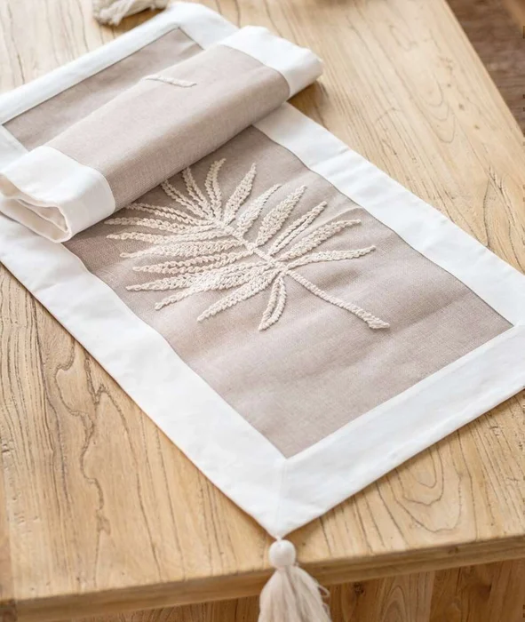 SENDERO BORDADO A MANO - BEIGE Y OFF WHITE en Beige - Textiles, Uruguay | La Iberica, vista 6