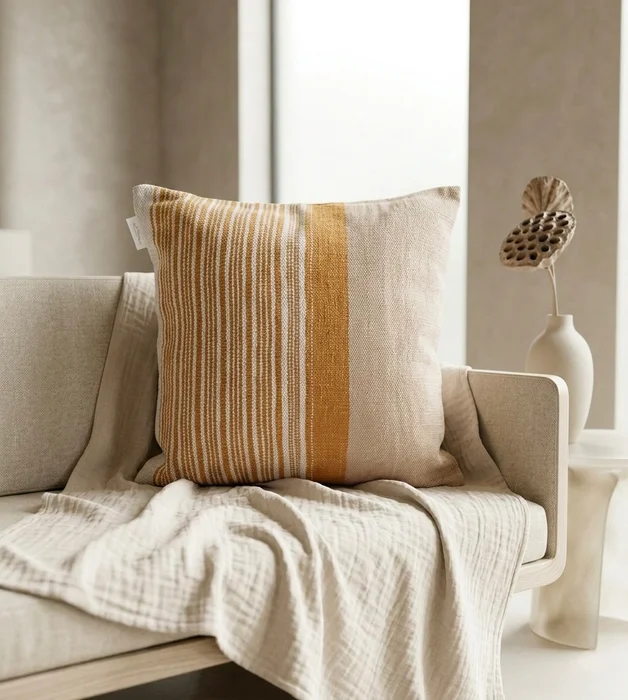 Almohadón Algodón Raya Beige y Tostado Cuadrado en Beige - Textiles, Uruguay | Indrana