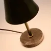 Lámpara de mesa Calina de metal verde y mármol negro en Verde - Lámparas de mesa, Uruguay | Kavehome, vista 3 de 5
