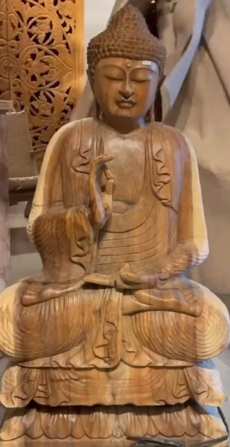 Buda Vitarka Mudra tallado en madera – 1metro de altura en Madera natural - Decoración, Uruguay | Balihai