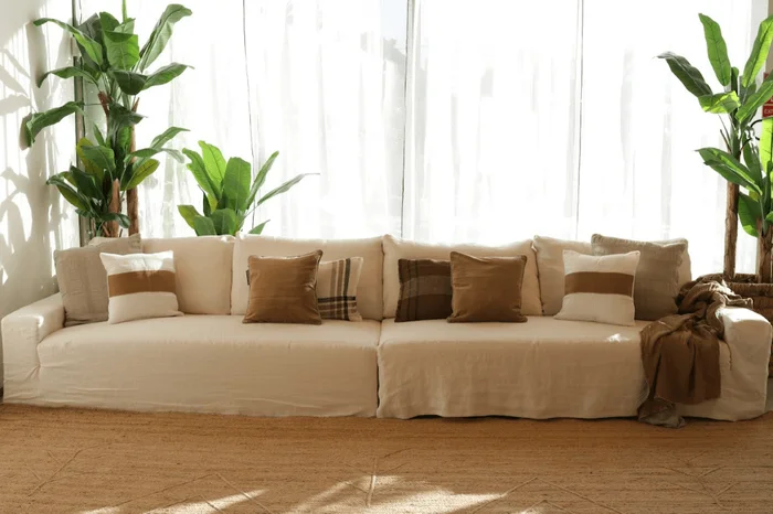 SOFA ARLES BATARD DER NEWLIN BLANC 195 en Blanco - Sillones y sofás, Uruguay | Masinfinito Casa, vista 3
