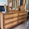 Cómoda Toulouse con Espejo - Seis Cajones / Madera Natural de Gomero - Cómodas, Uruguay | Berna home, vista 7 de 10