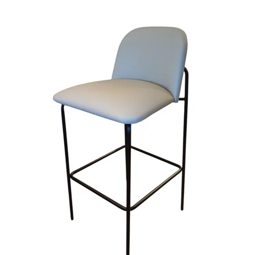 Banco Alto para barra base y patas metal negras / Asiento y respaldo tapizado pu color perla en Off-white - Butacas, banquetas y puffs, Uruguay | Champagne Home