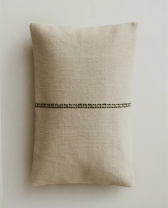 FUNDA COJÍN DOBLE LÍNEA en Beige - Textiles, Uruguay | Zara Home