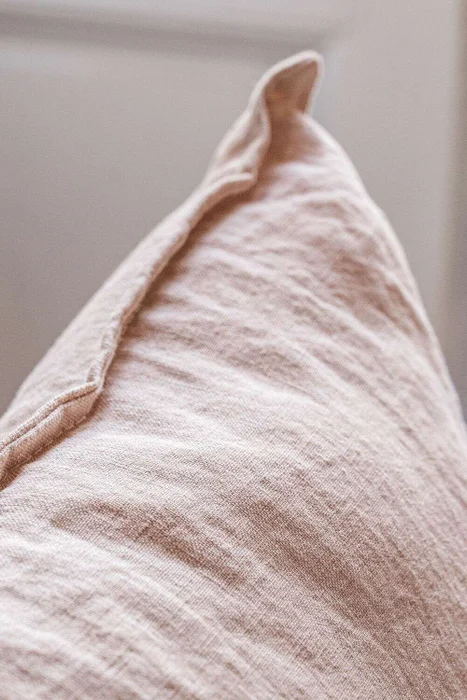 ALMOHADON PAZ - LINO ROSA - 55 X 55 en Rosa - Textiles, Uruguay | La Iberica, vista 2