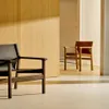 Silla Jan de fibras de cuero reciclado negro y madera maciza de fresno con acabado negro FSC 100% en Negro - Escritorios y sillas de escritorio, Uruguay | Kavehome, vista 2 de 8