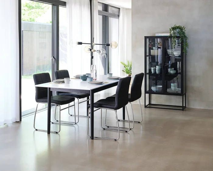 Silla de comedor HAMMEL polipiel negro/crom en Negro - Sillas, Uruguay | JYSK, vista 3