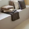 Almohadón STAVKLOKKE 45x45 pelo beige en Beige - Textiles, Uruguay | JYSK, vista 3 de 4