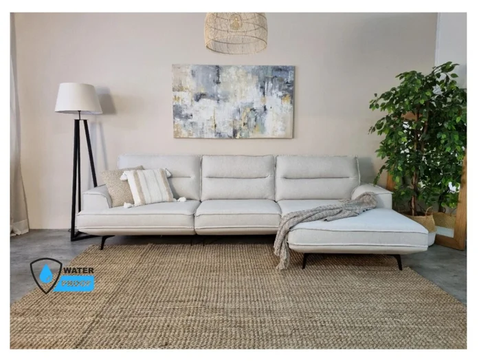 Sofá con Chaise MARIUS Beige en Beige - Sillones y sofás, Uruguay | Finkel