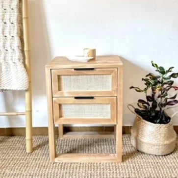 Mesa de luz con esterilla de viena natural y agarres negros en Madera natural - Mesas de luz, Uruguay | Decoramuss
