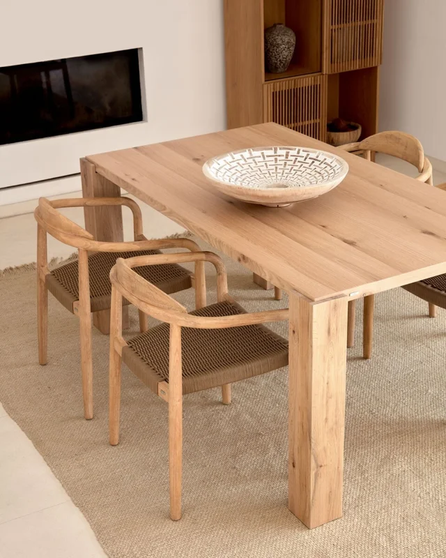 Mesa Deyanira de chapa de roble y patas de madera maciza de roble 160 x 90 cm en Madera natural - Mesas de comedor, Uruguay | Kavehome, vista 3