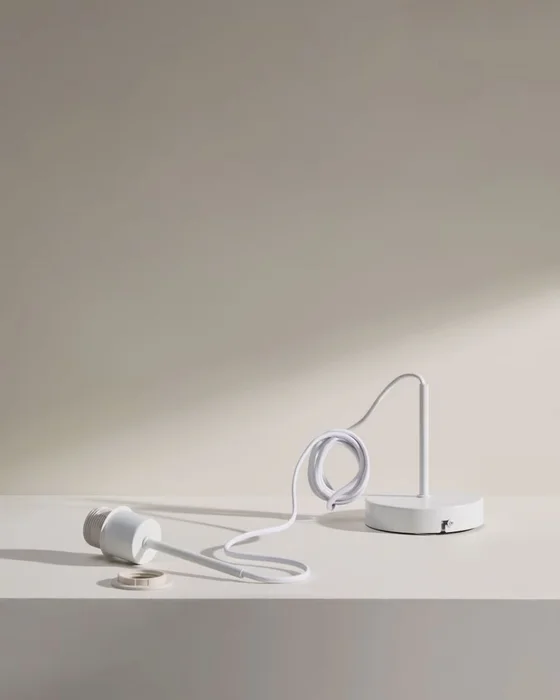 Montura para lámpara de techo Fulvia de metal con acabado - blanco en Blanco - Lámparas colgantes, Uruguay | Kavehome