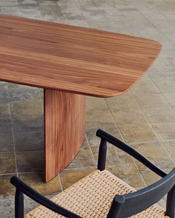Mesa Litto de chapa de roble - de nogal 200 x 100 cm en Marrón - Mesas de comedor, Uruguay | Kavehome, vista 3