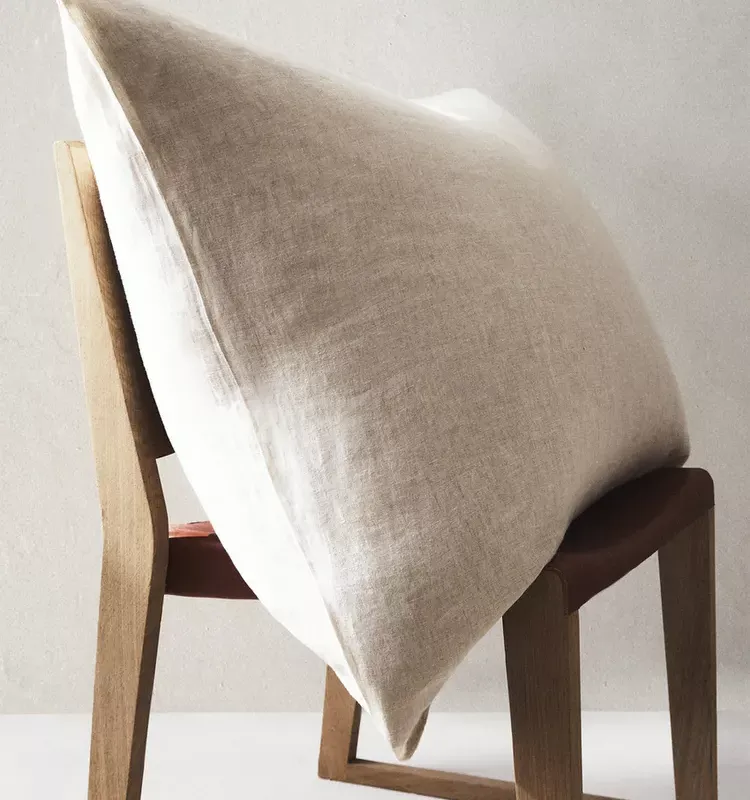 FUNDA DE COJÍN LINO XXL en Beige - Textiles, Uruguay | Zara Home