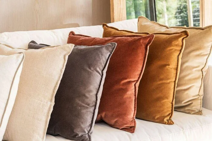 ALMOHADON TERCIOPELO OLIVA - 55 X 55 CMS en Verde oliva - Textiles, Uruguay | La Iberica, vista 17
