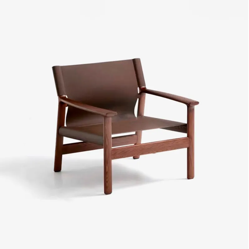 Butaca Jan de fibras de cuero reciclado - marrón oscuro y madera maciza de fresno con acabado tono nogal FSC 100% en Marrón - Butacas, banquetas y puffs, Uruguay | Kavehome