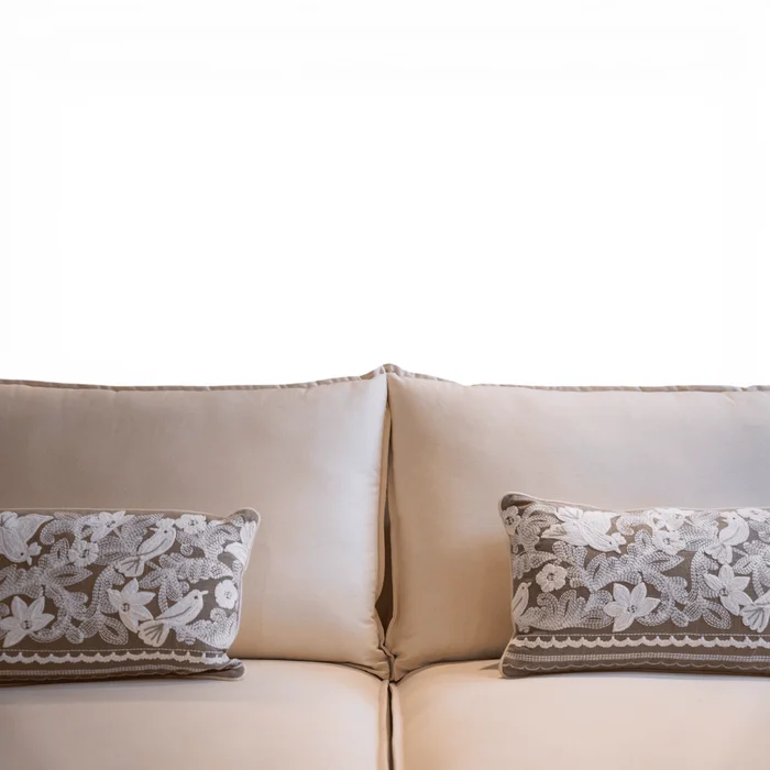 Sofa Victoria 3 Cuerpos en 2 almohadones en Beige - Sillones y sofás, Uruguay | Diseno Montevideo, vista 3