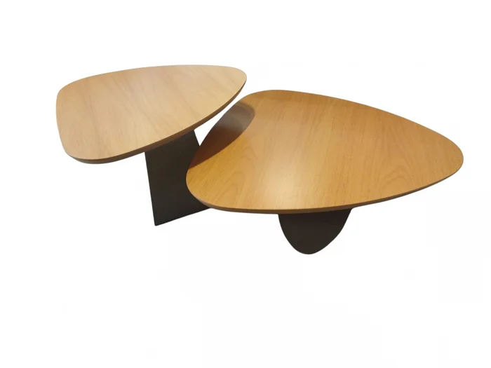 Mesita De Centro de 3 lados tapa madera clara base en hierro color chocolate suave en Marrón - Mesas de living, Uruguay | Champagne Home, vista 3