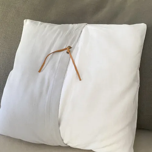 Funda de almohadón gris y blanco - Textiles, Uruguay | Dreams On Time