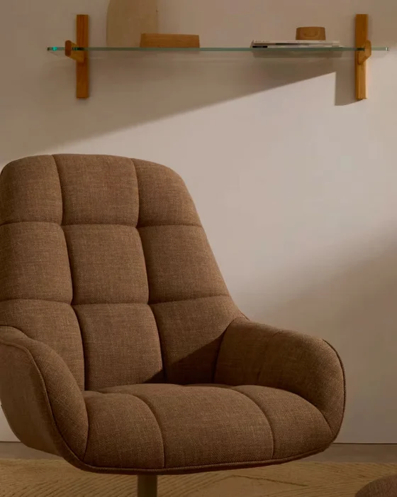 Butaca giratoria Jaspe beige y metal con - marrón claro y metal con acabado gris FSC 100% en Beige - Muebles, Uruguay | Kavehome, vista 3