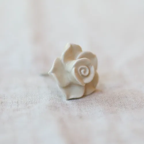 Tirador flor ceramica en Blanco - Percheros y colgadores, Uruguay | De Arcos