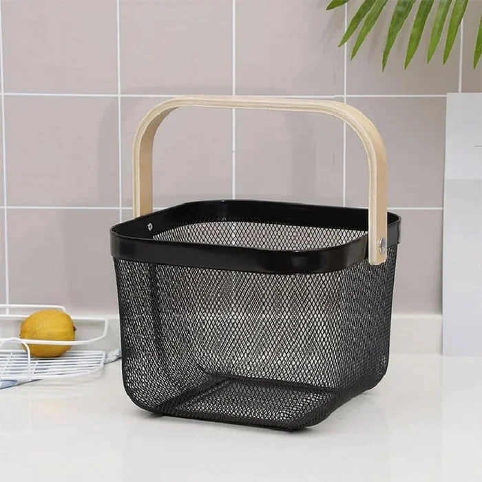 Canasta de metal con asas de madera - negro en Negro - Canastos, Uruguay | Buho Store, vista 3