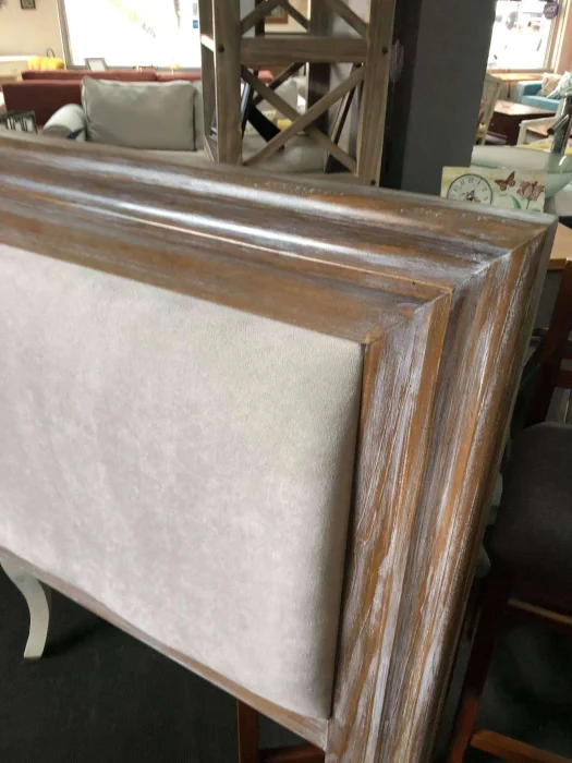 Respaldo de cama tapizado y madera en Madera natural - Respaldos de cama, Uruguay | Viladecó Muebles, vista 2