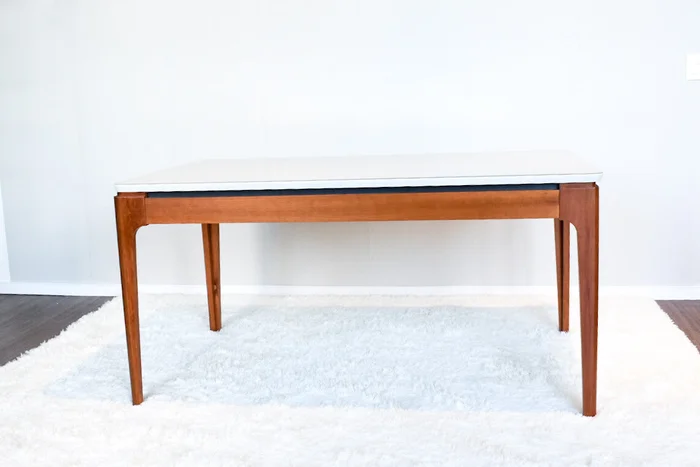 Mesa Mira Rectangular - Madera Maciza y Vidrio Sobrepuesto en Blanco - Mesas de comedor, Uruguay | Balton, vista 10