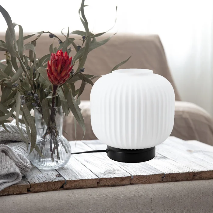 Luminaria de Mesa Pirce Small Negra en Negro - Lámparas de mesa, Uruguay | Serlux, vista 6