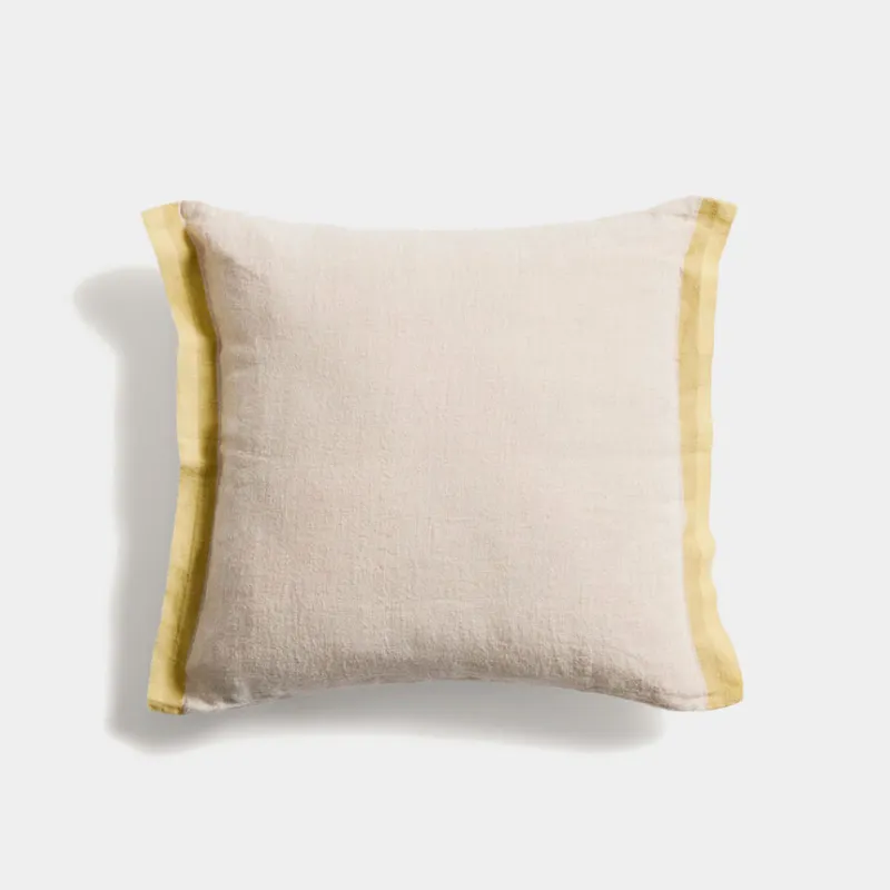 Almohadón Disea de lino beige con detalle amarillo 45 x 45 cm en Beige - Textiles, Uruguay | Kavehome