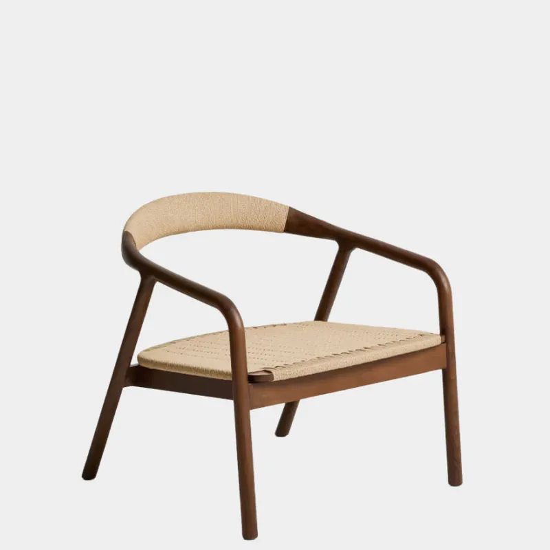 Butaca Derile de madera maciza de roble acabado nogal y cuerda de papel beige en Marrón - Butacas, banquetas y puffs, Uruguay | Kavehome