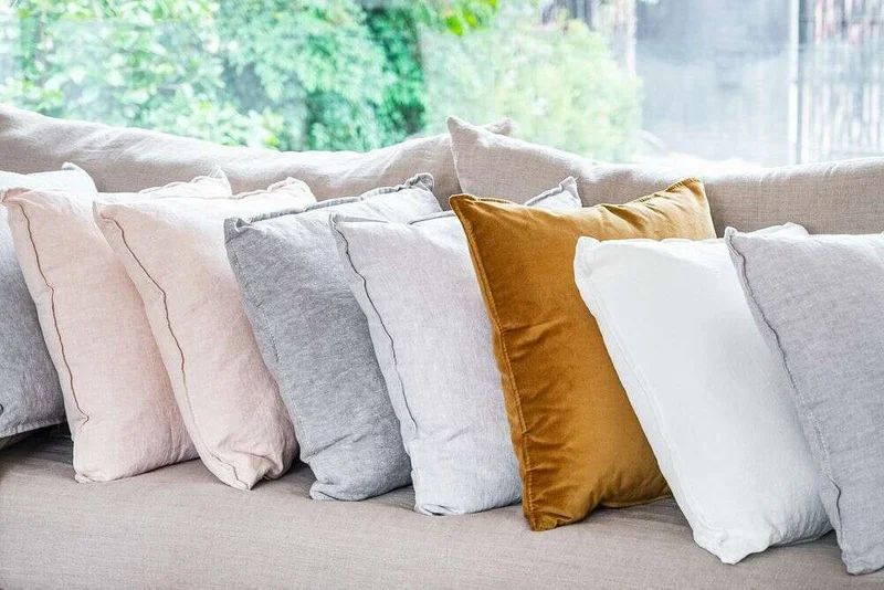 ALMOHADON TERCIOPELO ORO - 55 X 55 CMS en Dorado - Textiles, Uruguay | La Iberica, vista 16
