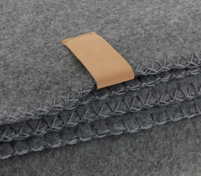 Manta throw DAGLILJE 130x170 gris oscuro en Gris - Textiles, Uruguay | JYSK, vista 4