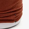 Reposapiés desenfundable Kaeli de borreguito terracota Ø 60 cm en Rojo - Butacas, banquetas y puffs, Uruguay | Kavehome, vista 7 de 7