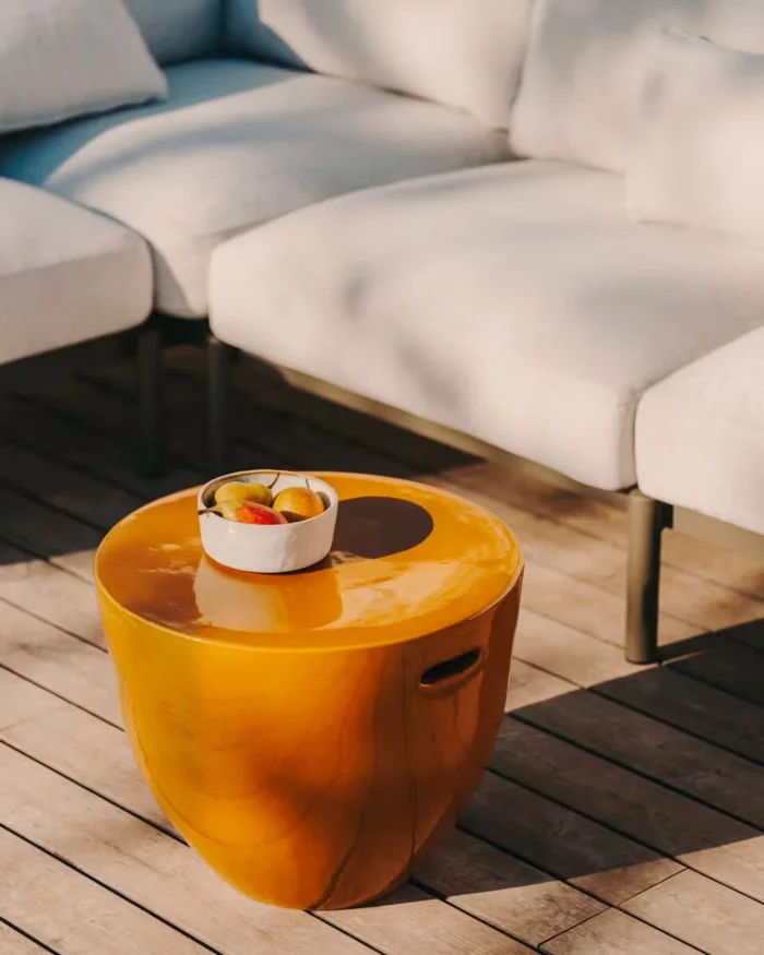 Mesa auxiliar exterior Mesquida de cerámica con acabado mostaza glaseado Ø 45 cm en Naranja - Mesas de arrimo, Uruguay | Kavehome, vista 2