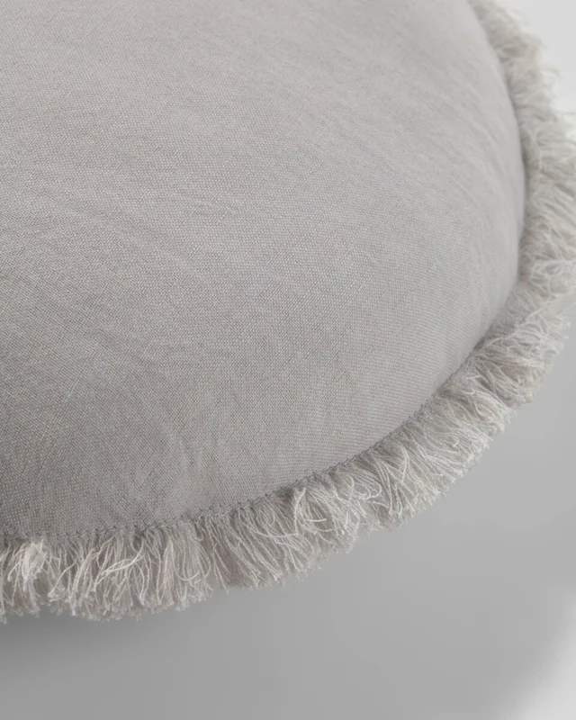 Almohadón Clarice Ø 45 cm - gris en Gris - Textiles, Uruguay | Kavehome, vista 3