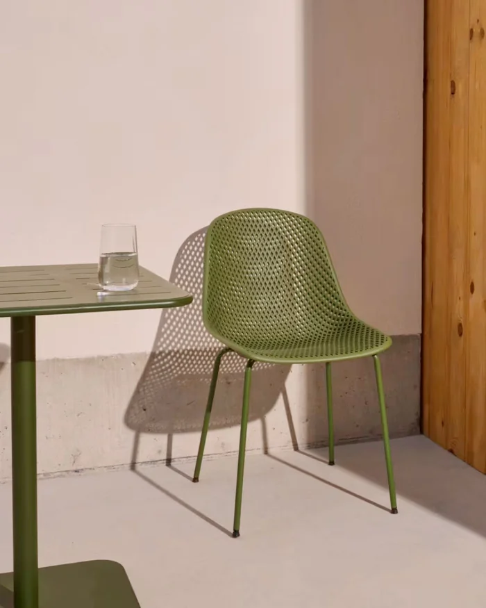 Silla de exterior Quinby con patas de acero verde en Verde - Sillas, Uruguay | Kavehome, vista 2