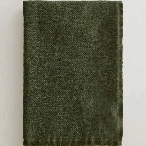 MANTA CHENILLA en Verde - Textiles, Uruguay | Zara Home