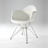 DAR fibra de vidrio | Charles & Ray Eames - Sillas, Uruguay | Mad for Modern, vista 1 de 2