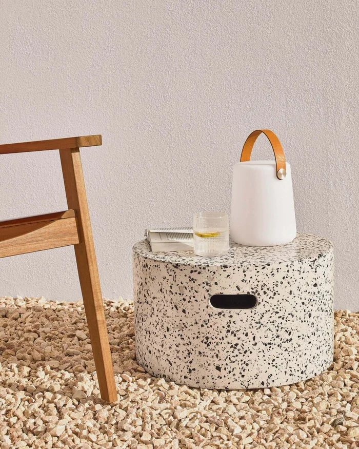 Luminaria de mesa exterior Dialma con asa marrón en Blanco - Lámparas de mesa, Uruguay | Kavehome, vista 2